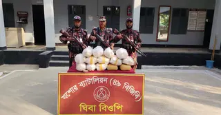 যশোর সীমান্তে ৪১ কেজি গাঁজা উদ্ধার করেছে বিজিবি